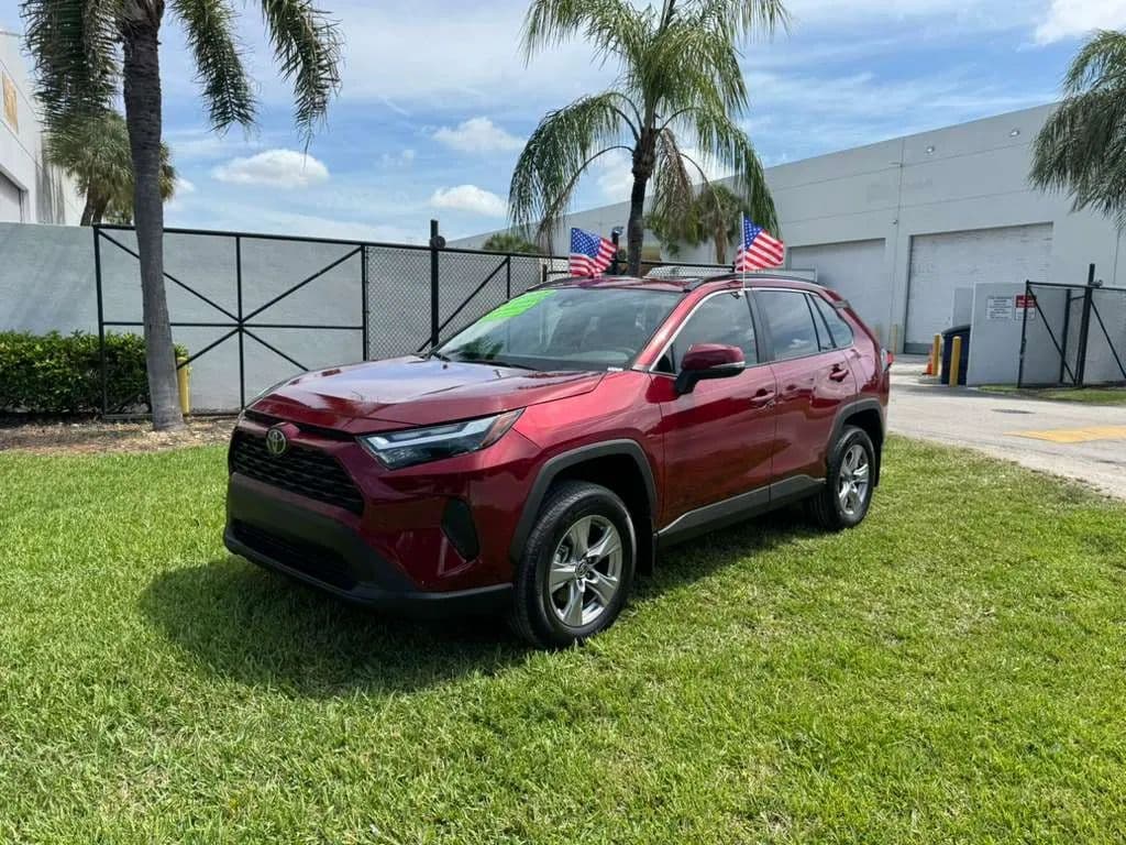 2025 Toyota Rav4 — photo 1